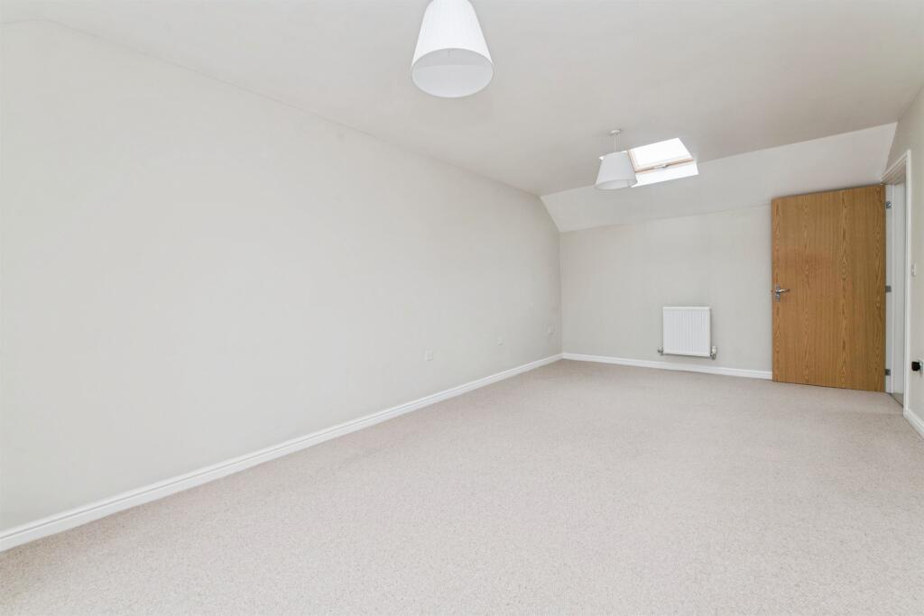 19, Vernon Crescent photo 3