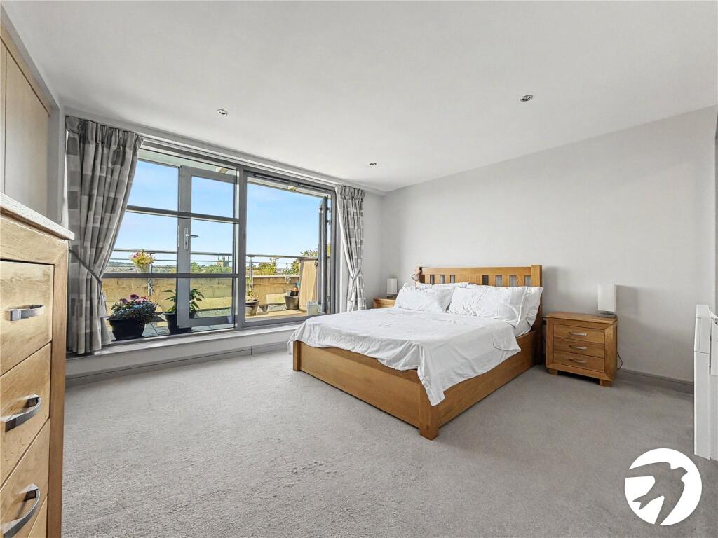 Apartment in Chatham, Luton - More