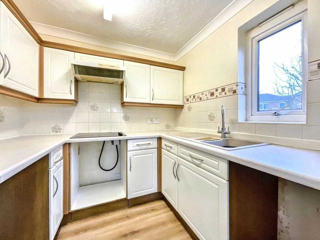 Chase Close, Birkdale, Southport, PR8 2DX - More
