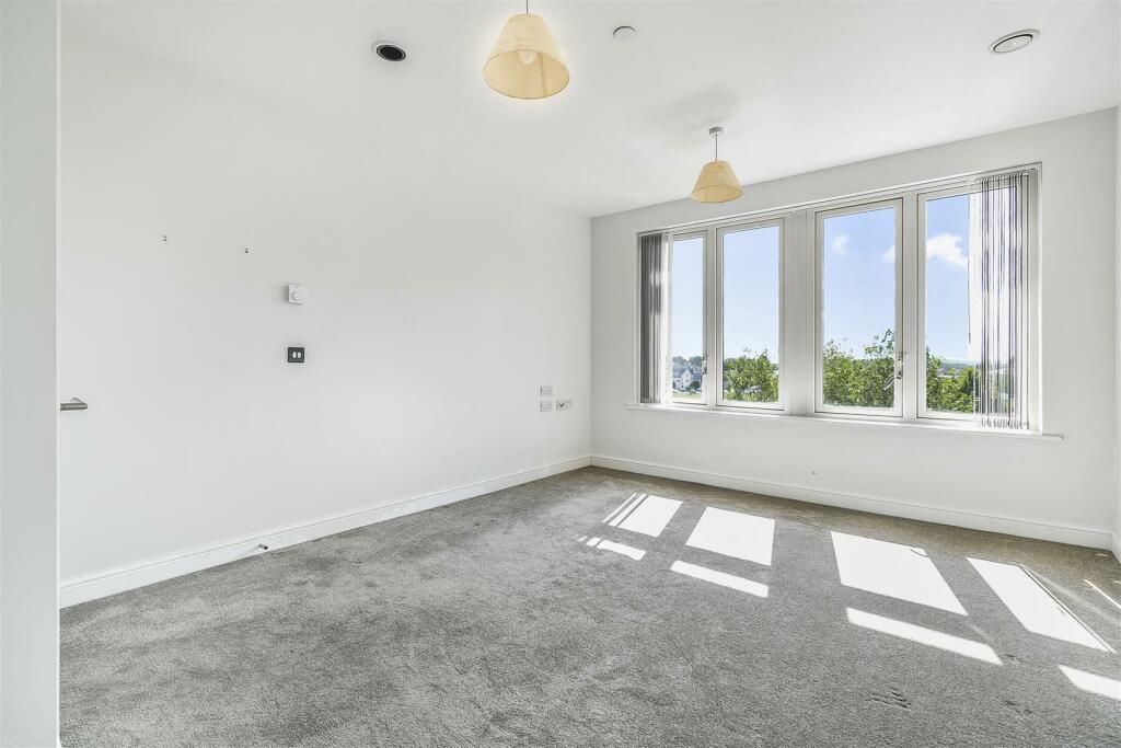 Peverell Avenue East, Poundbury photo 4