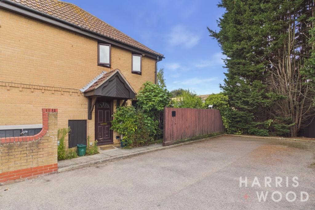1-bed flat on Hunting Gate, Colchester, Essex, CO1, £140,000