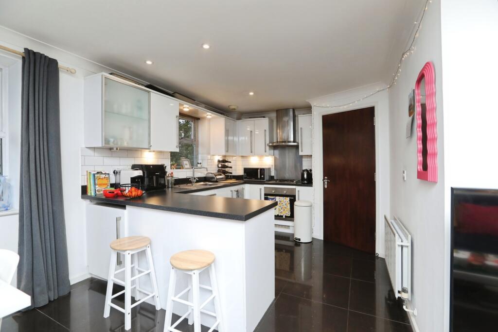 Apartment in Maidstone, Barming Heath, East Farleigh - View 2