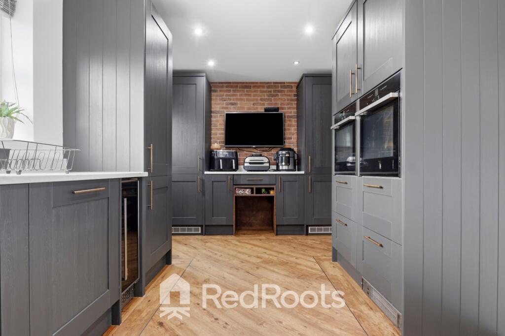 House in Wakefield, Outwood - More