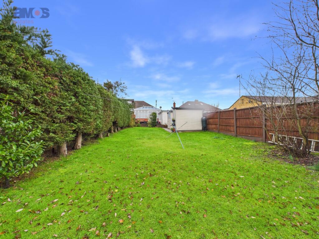Croft Road, Benfleet, Essex photo 2