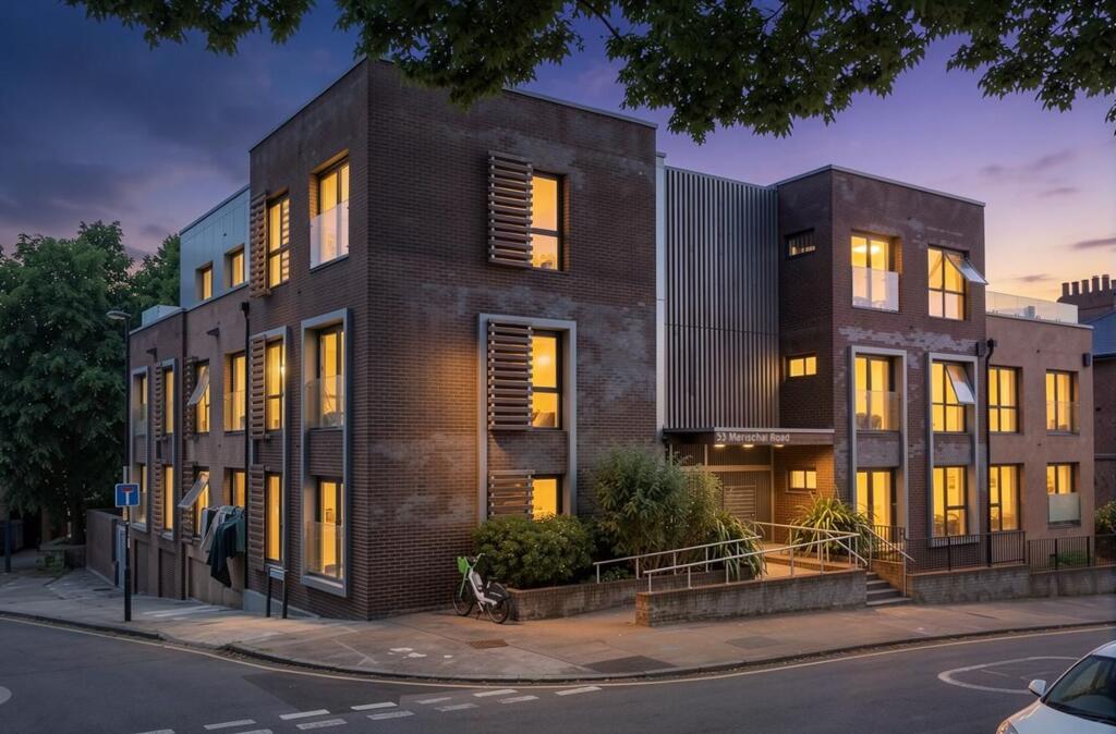 1-bed flat on Marischal Road, London, SE13, £250,000