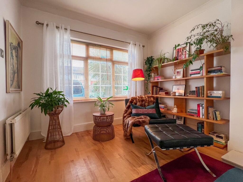 Berkeley Drive, West Molesey, KT8 photo 3
