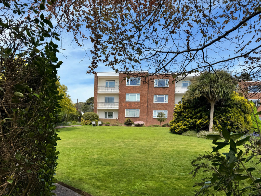 Main image of property: 27 Douglas Avenue, Exmouth
