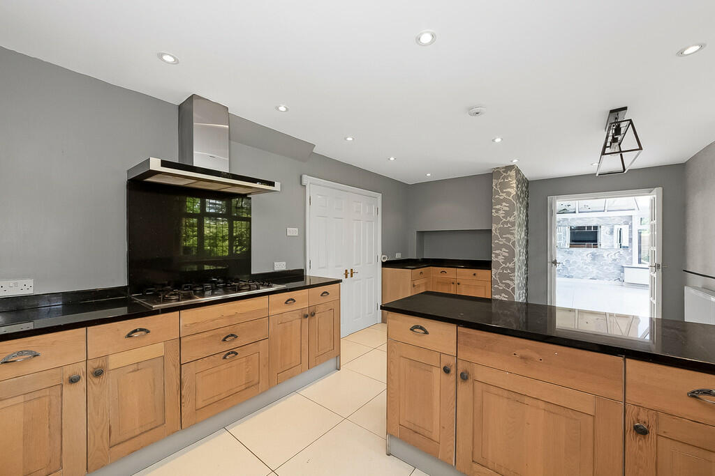 Hillcrest Road , Purley photo 4