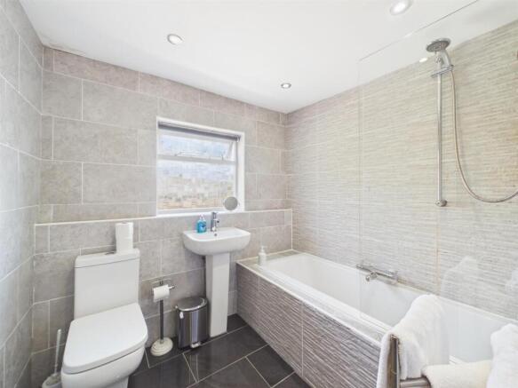 FIRST FLOOR BATHROOM