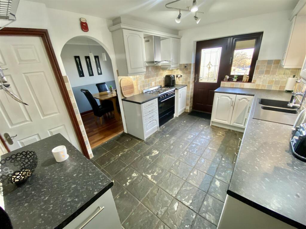 Headlands Road, Liversedge photo 3