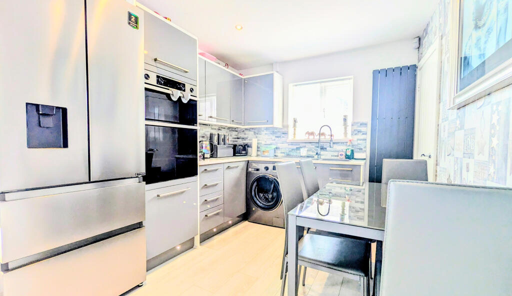 House in Merthyr Tydfil, Gellideg, Cyfarthfa - More