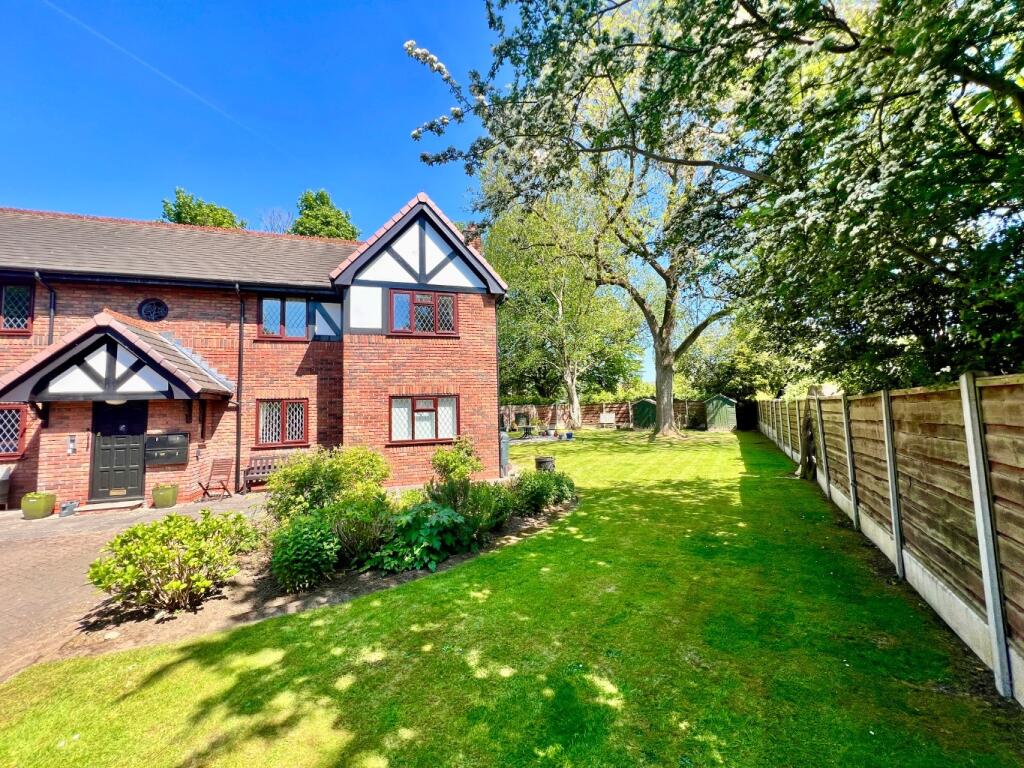 2-bed flat on Park View Court, Park Avenue, Poynton, Stockport, Cheshire, SK12 1QY, £350,000