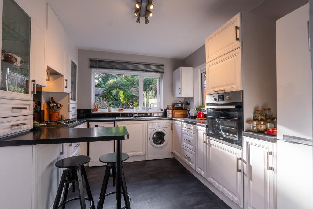 Bow Street, Alton, GU34 1NY photo 2