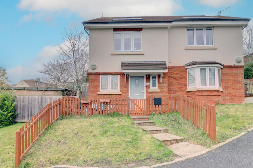 Main image of property: Hillview Gardens, High Wycombe, Buckinghamshire, HP13