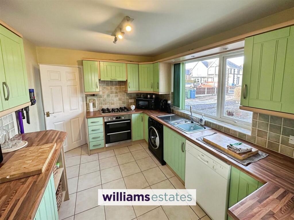 Warren Road, Prestatyn, LL19 photo 2