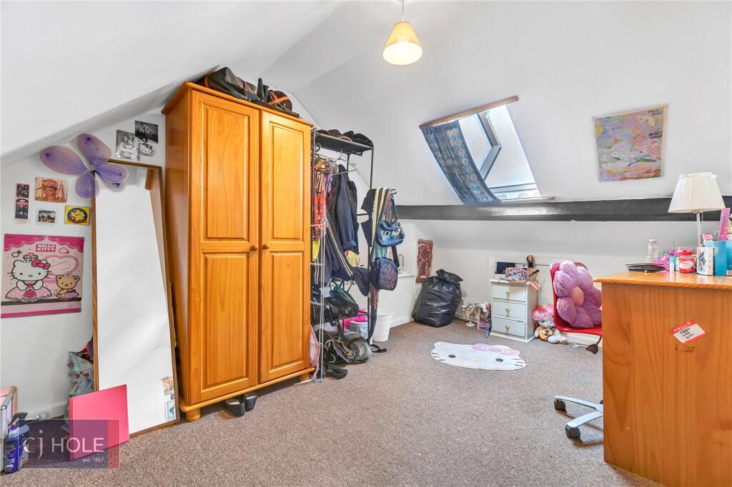 5 bedroom semi-detached house for rent