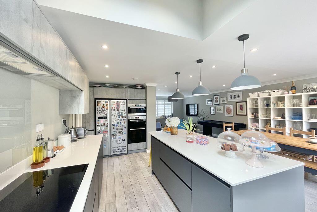 Oaken Lane, Esher photo 4