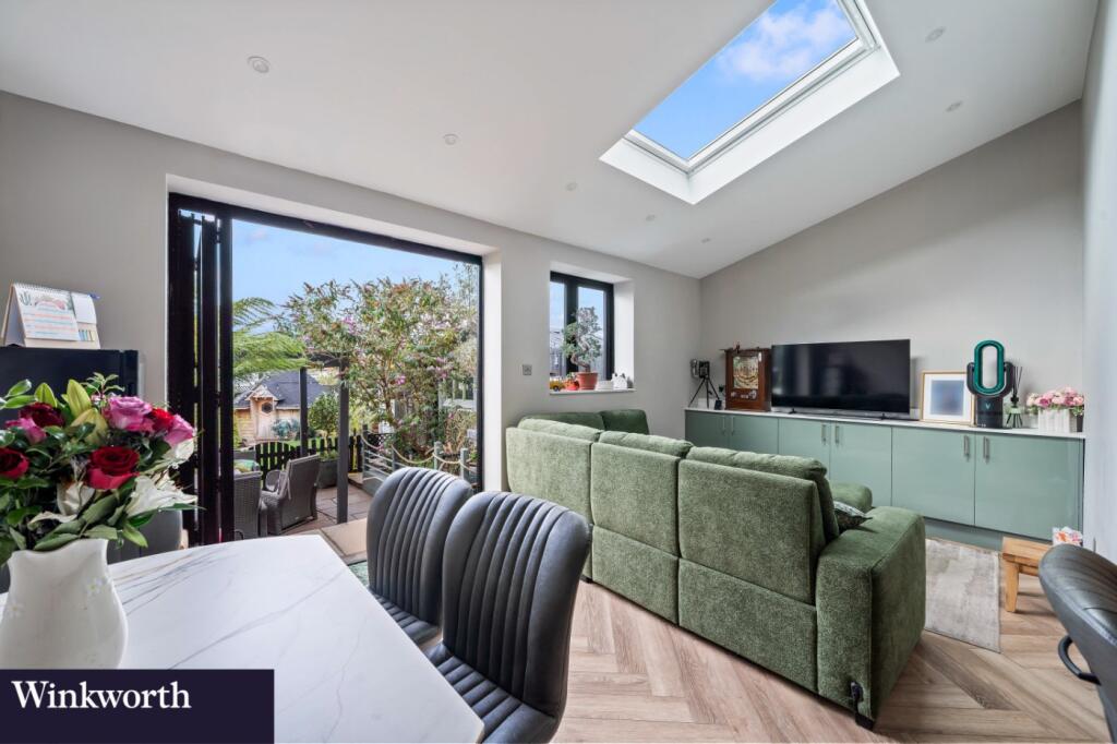 House in Sutton - More