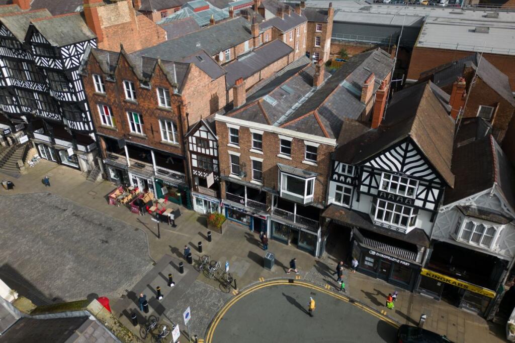 4-bed flat on 59B Bridge Street Row East, Chester, Cheshire, CH1 1NW, £230,000