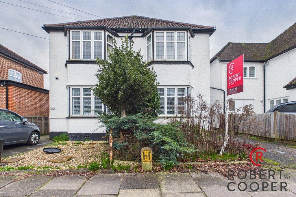 2-bed flat on Acacia Avenue, Ruislip, HA4, £400,000