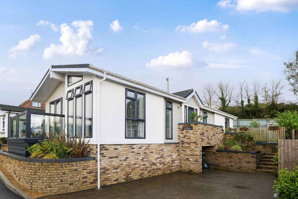 2-bed caravan on Wimborne, DORSET, BH21 3EF, £300,000