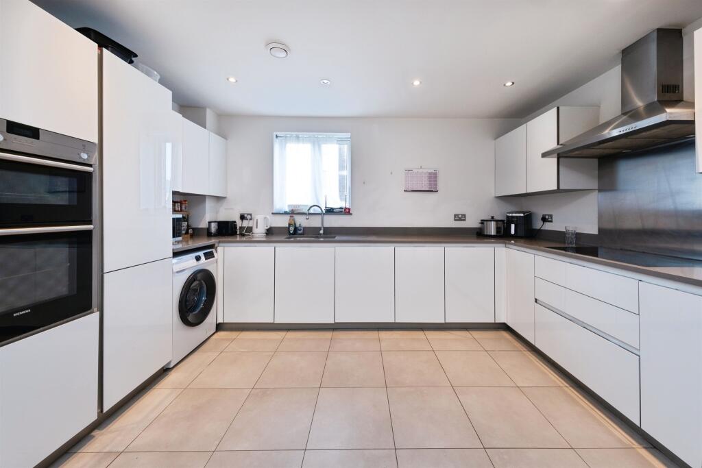Charlotte Avenue, Bicester photo 3