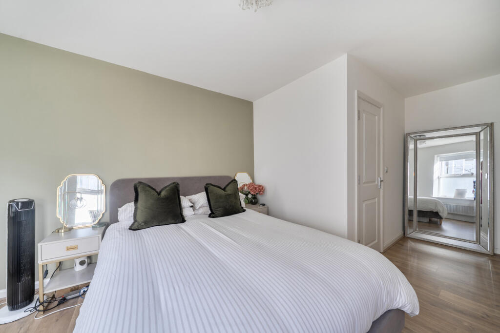 Apartment in London - More