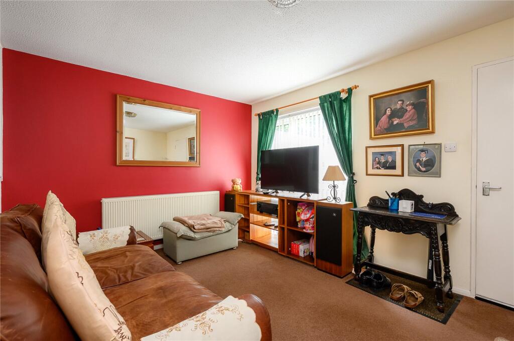 Elmhurst Gardens, Shadwell, LS17 photo 4