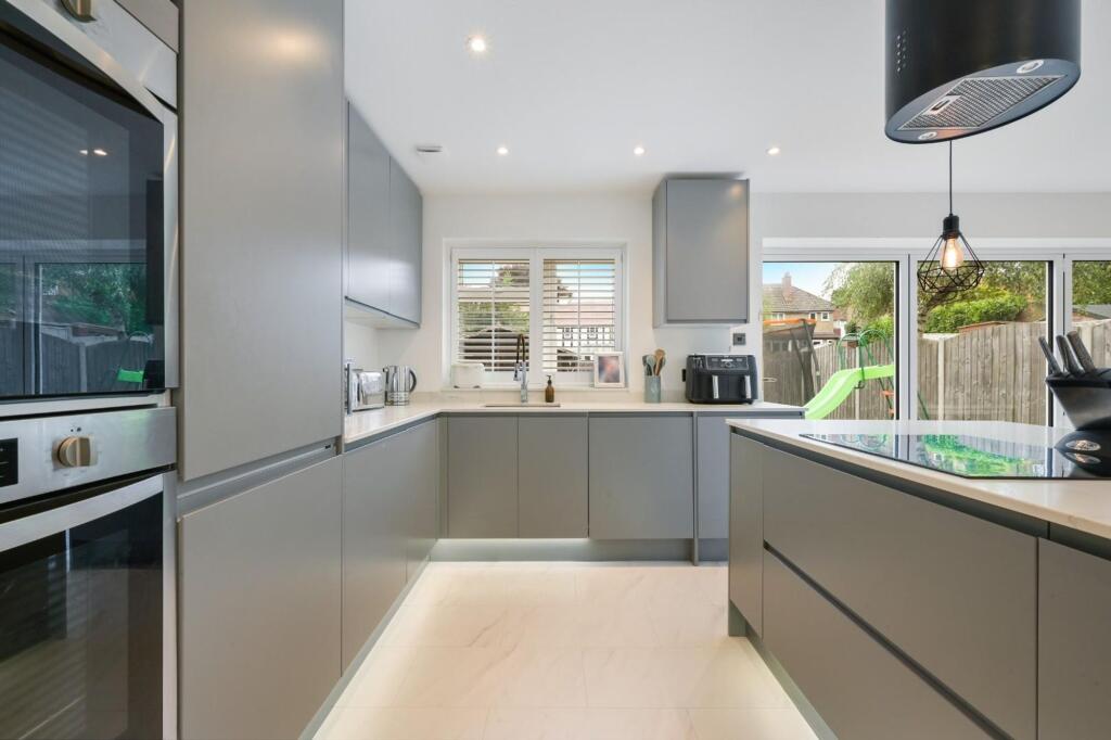 Ashurst Road, Tadworth, KT20 photo 4