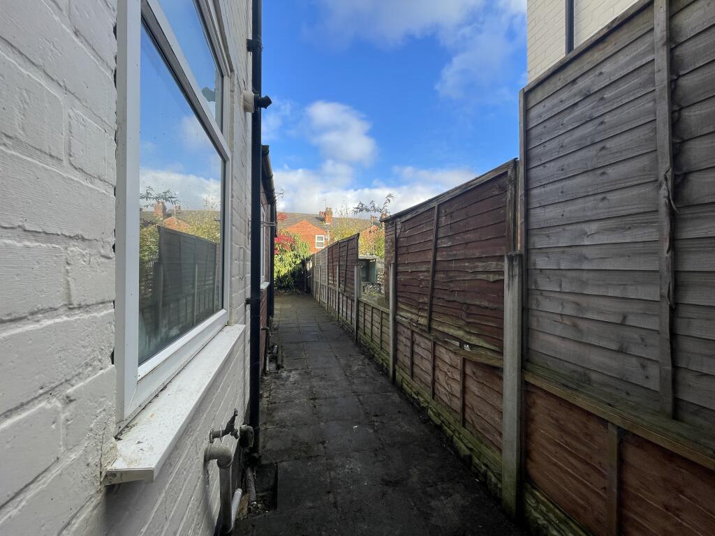 4 bedroom semi-detached house for rent