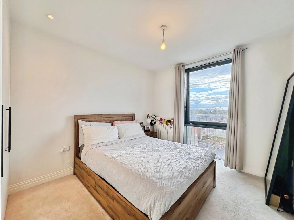 Apartment in Surrey Heath, Old Dean - View 2