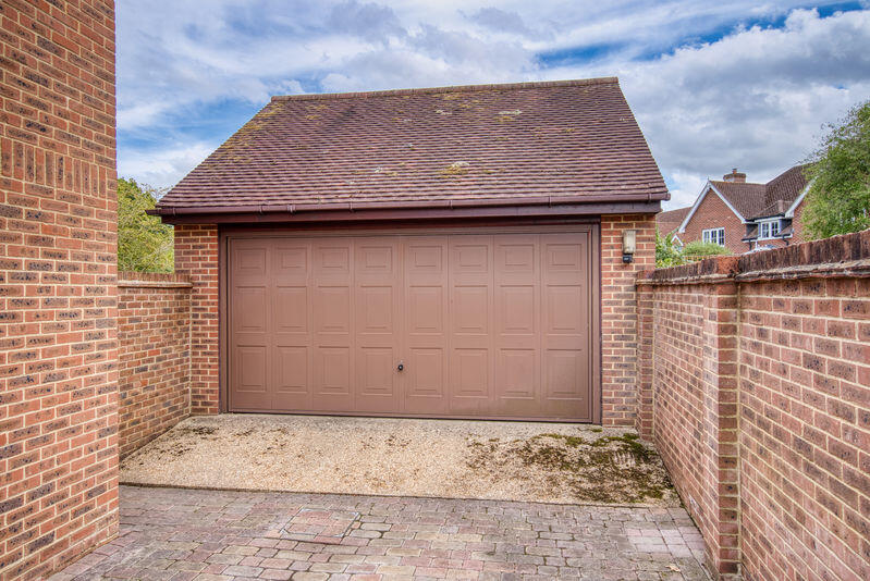 House in Southampton - More