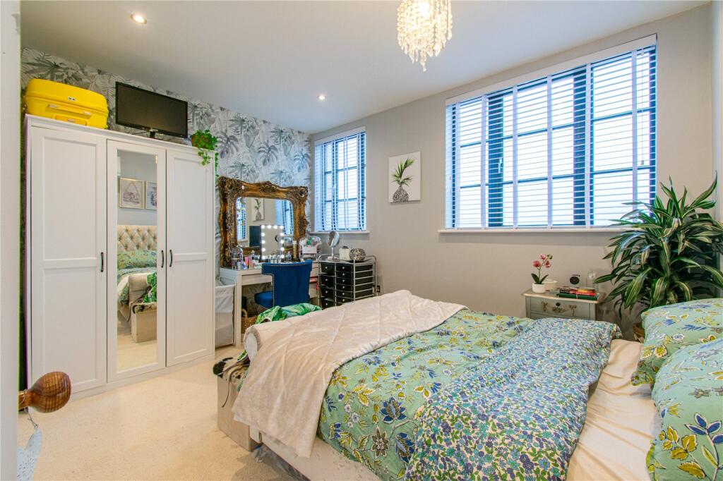 Apartment in Newbury, West Berkshire - More