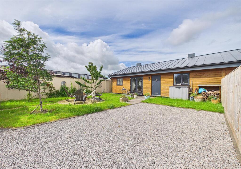 Main image of property: Surrounded by countryside in West End Nailsea