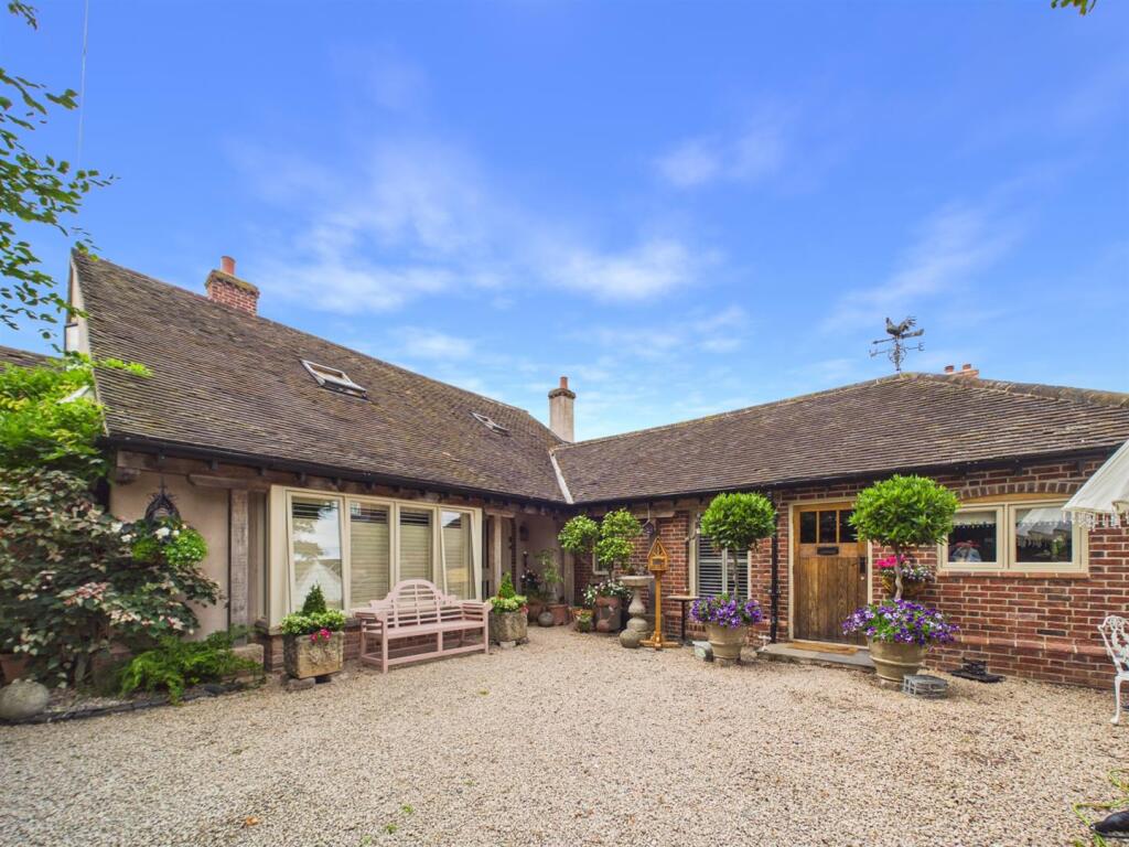 Main image of property: Long Street, Belton, LE12 9TP