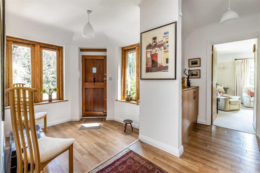 House in Kingston upon Thames - More