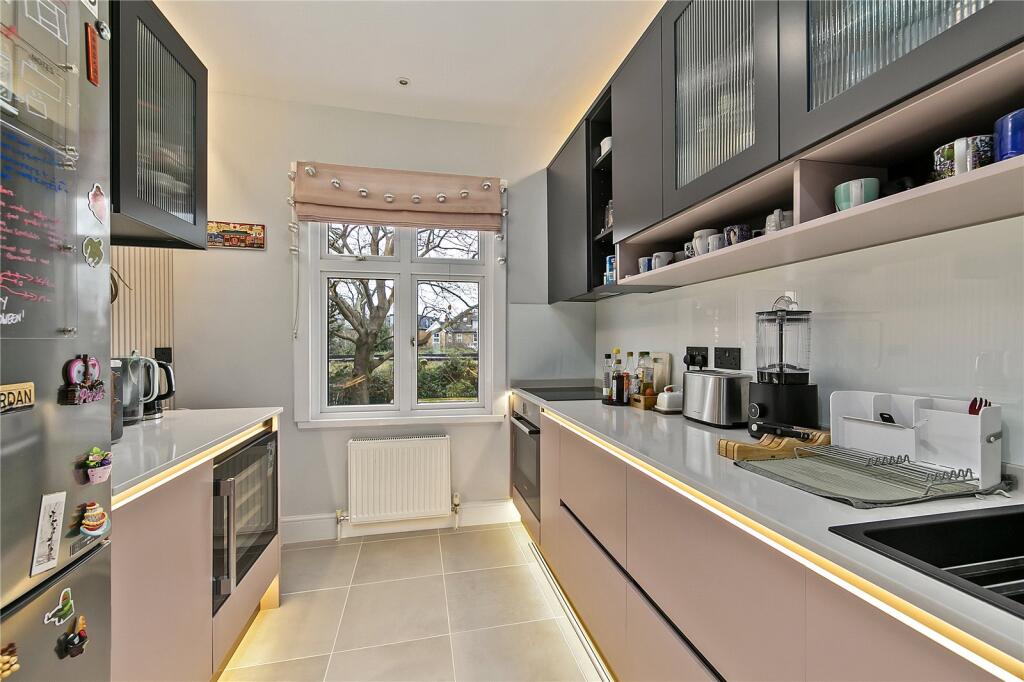 Burlington Avenue, Kew, Surrey, TW9 photo 3
