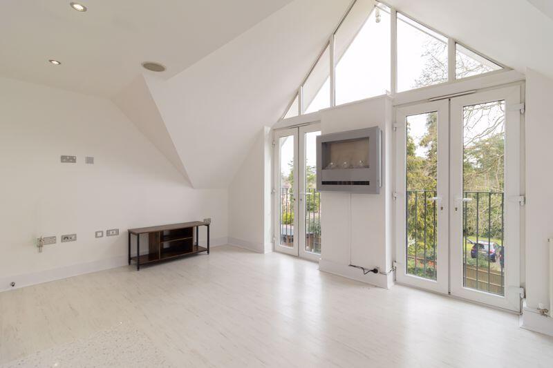Westhall Road, Warlingham photo 2