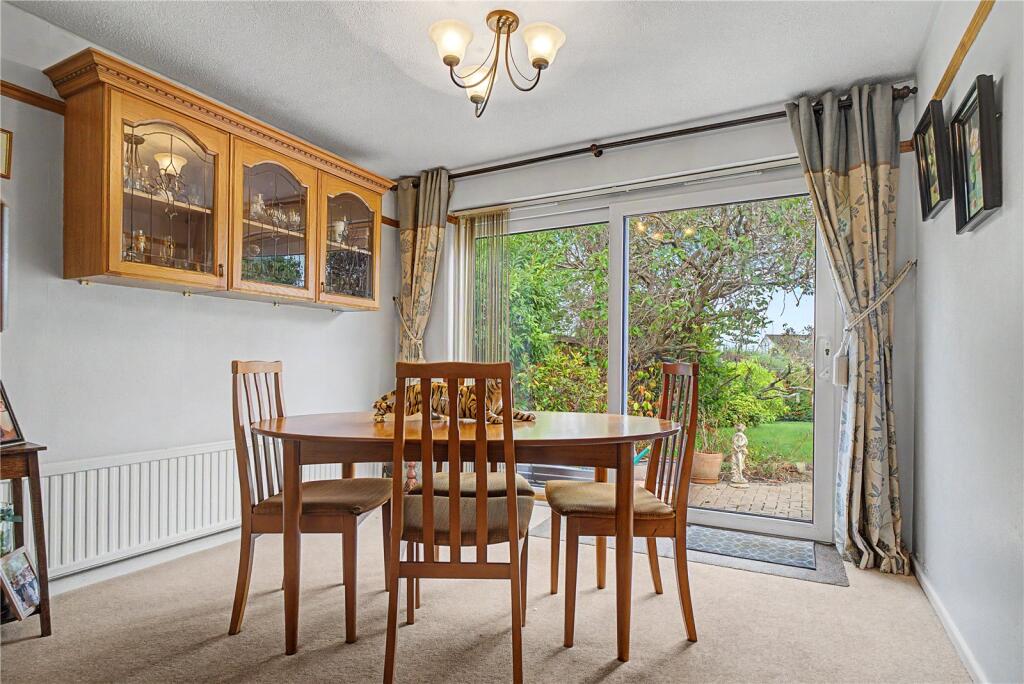 Guildford Avenue, Lawns, Swindon, Wiltshire, SN3 photo 4
