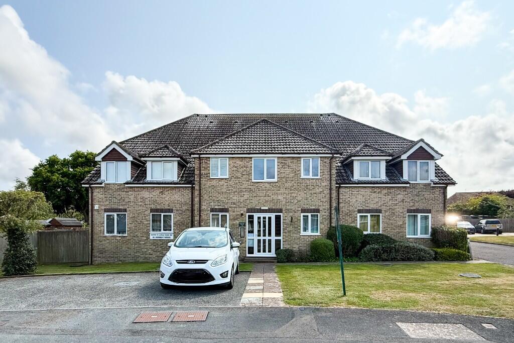 2-bed flat on Honeycrag Close, Polegate, East Sussex, BN26, £185,000