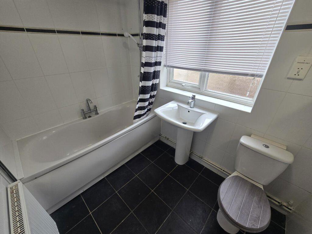 House in Oadby and Wigston, Leicestershire - View 5