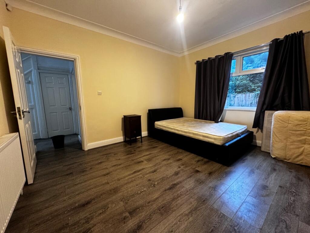 7 bedroom semi-detached house for rent