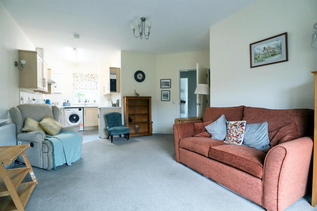Huntsmans Drive, Oakham, Rutland photo 4