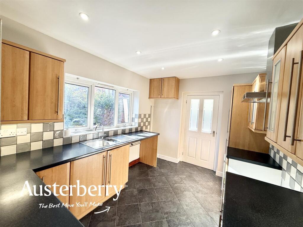 House in Stoke-on-Trent - View 3
