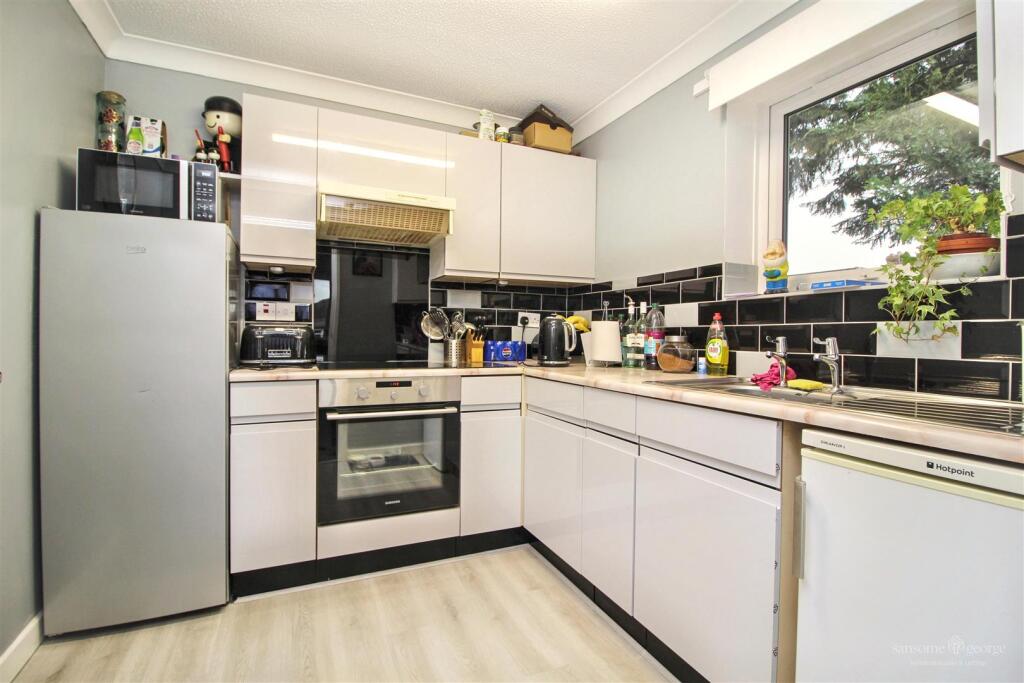Orchard Court, Reading photo 3