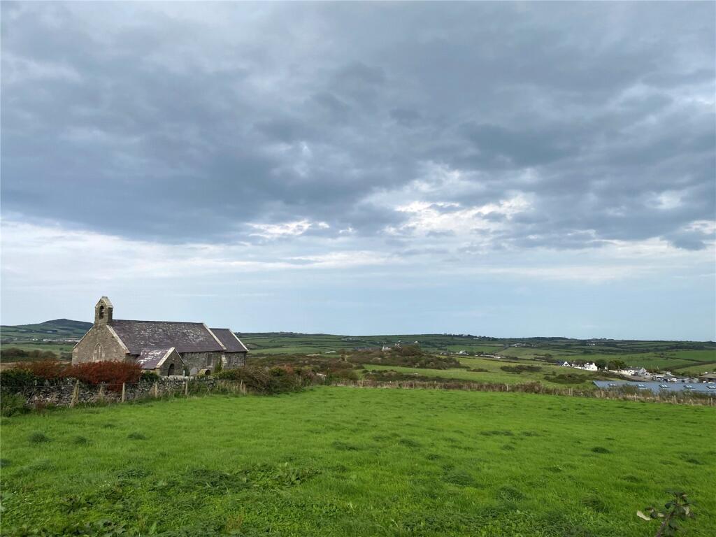 House in Llanfaethlu - View 3