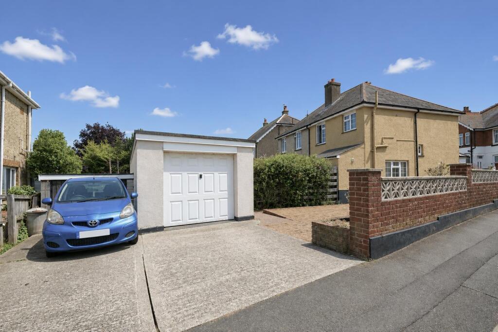 Large Garage & Driveway * Lake photo 3