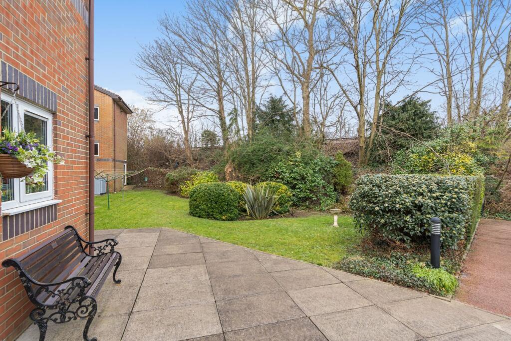 Apartment in Twickenham - More