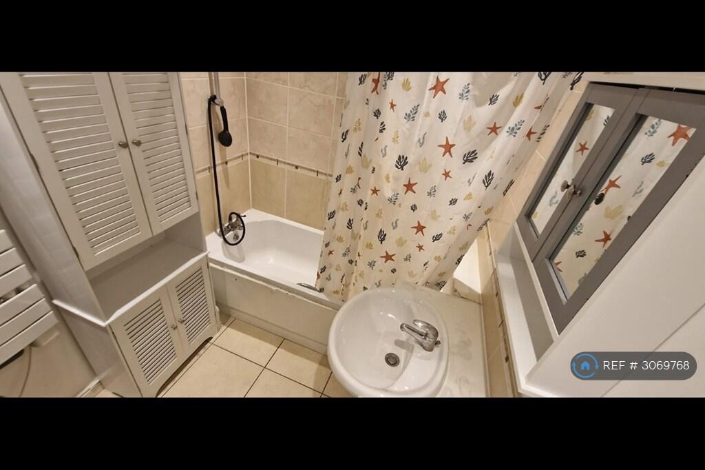 Apartment in Twickenham - More