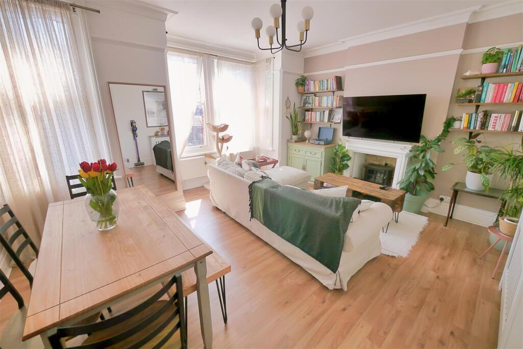 Apartment in Worthing, West Worthing - View 2